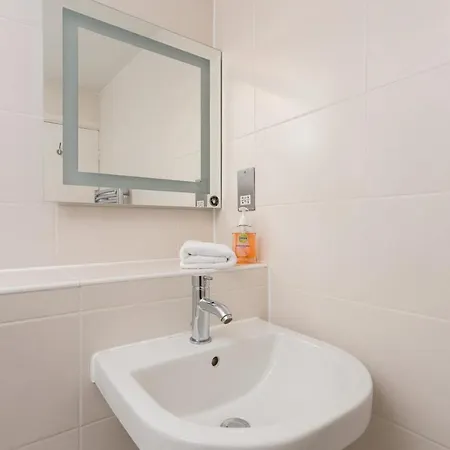 Professionally Cleaned 1 Bed Flat In South Kensington Apartment London