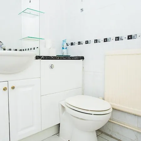Beautiful Views - 1-bedroom In Chancery Lane Apartment