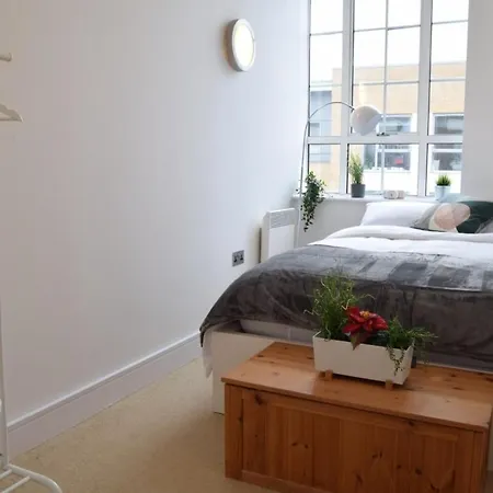 Bright Warehouse Conversion In Buzzing Peckham * 런던