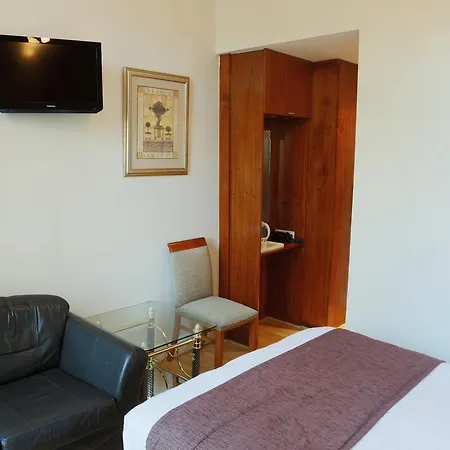 Garden View Hotel 3*