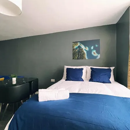 Grand Suites Near Heathrow 公寓