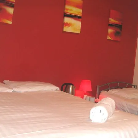 Travel Hotel *