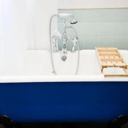 Luxury Bed Just Off The Canal * London