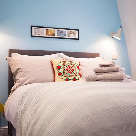 Guest house Luxury Bed Just Off The Canal *