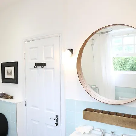 Guest house Luxury Bed Just Off The Canal *