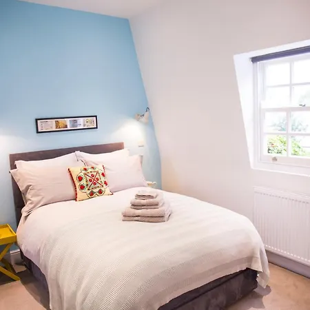 Luxury Bed Just Off The Canal * London