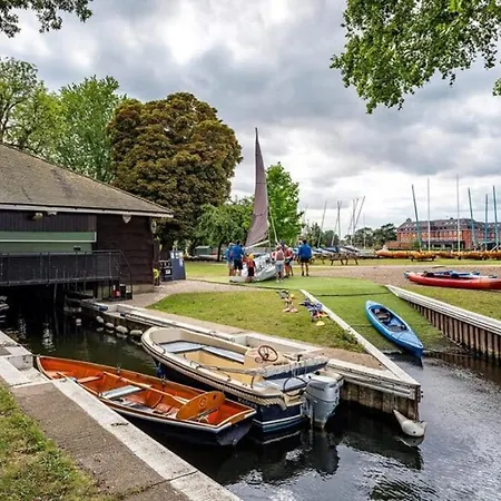 The Lensbury 4*