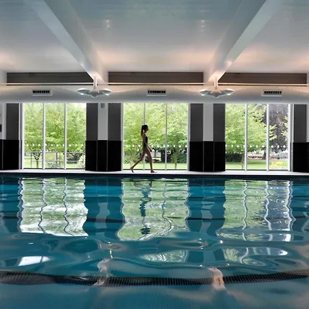 Hotel The Lensbury Teddington