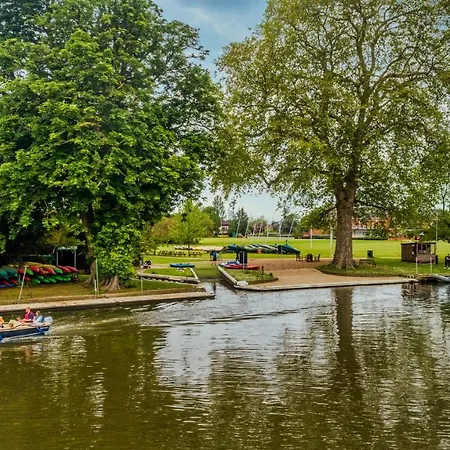 Hotel The Lensbury 4*