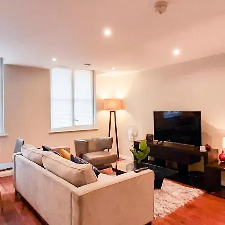 One Bed Serviced Apt Near Holborn In Chancery Lane