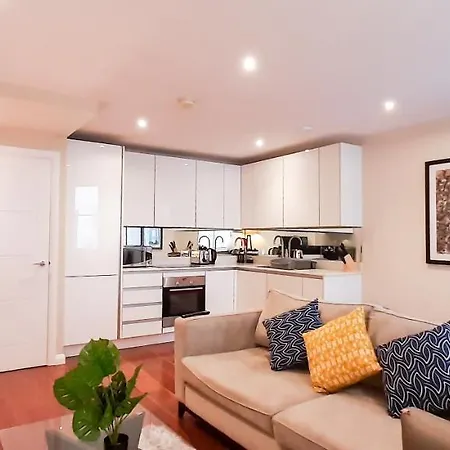 One Bed Serviced Apt Near Holborn In Chancery Lane