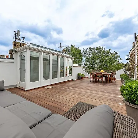 Veeve - Roof Terrace Views In Chelsea London