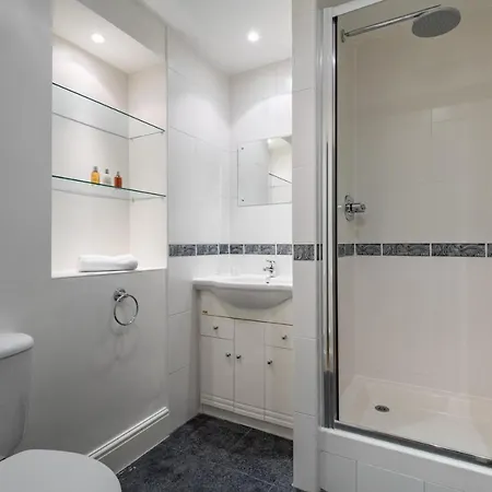 Apartment Pleasant Putney Close To The Tube Station By Underthedoormat