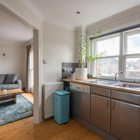 Apartment Pleasant Putney Close To The Tube Station By Underthedoormat London