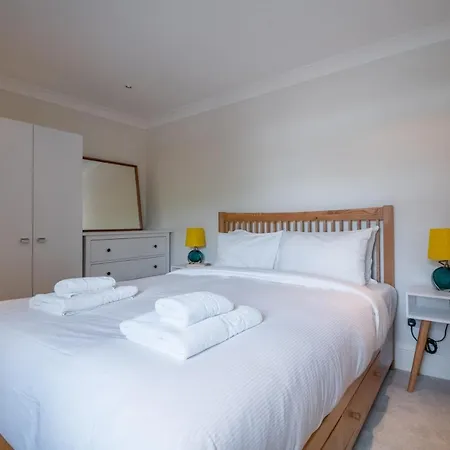 Pleasant Putney Close To The Tube Station By Underthedoormat Apartment London