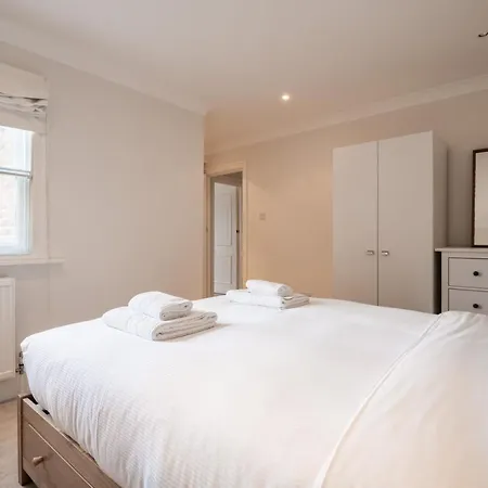 Pleasant Putney Close To The Tube Station By Underthedoormat Apartment *