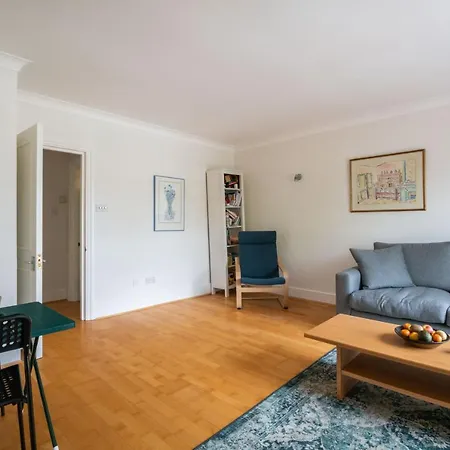 Pleasant Putney Close To The Tube Station By Underthedoormat Apartment *
