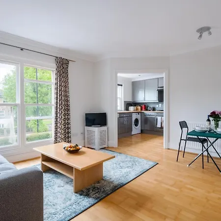 Pleasant Putney Close To The Tube Station By Underthedoormat
