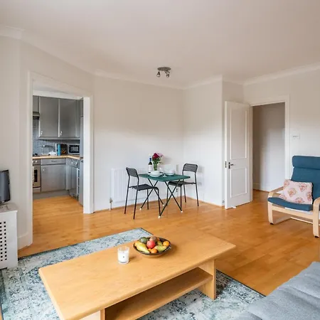 Pleasant Putney Close To The Tube Station By Underthedoormat Apartment London