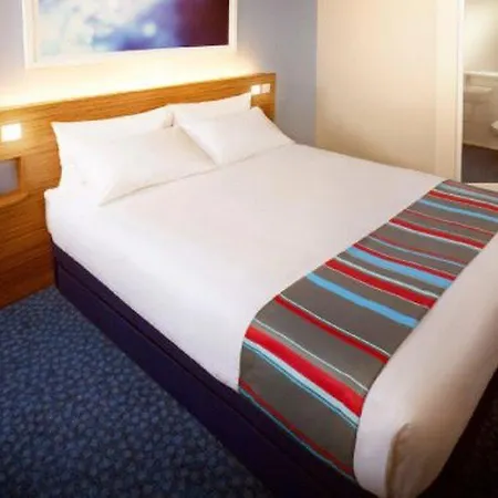 Hotel Travelodge London Kingston Upon Thames 3*