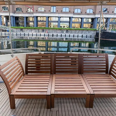 Apartment Rustic 2-bed Houseboat On The River Thames, In East