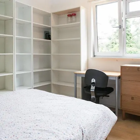 Pass The Keys Spacious Kennington Apartment, 4 Mins From Station Lejlighed