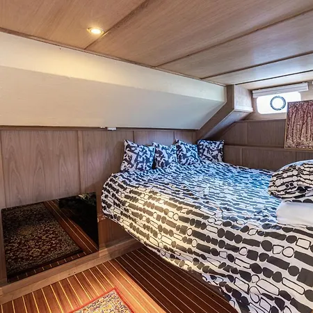 Apartment Rustic 2-bed Houseboat On The River Thames, In East London