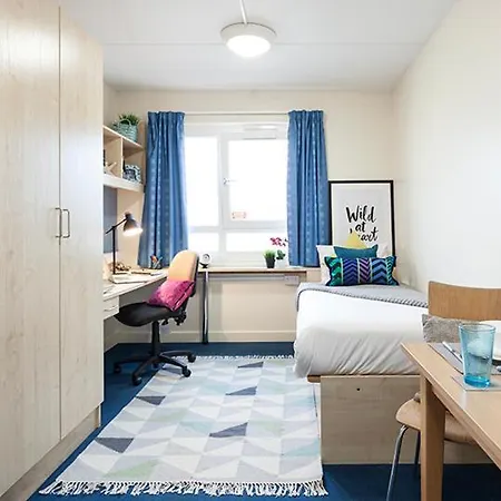 Mcmillan Student Village * London