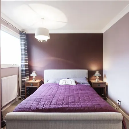 Victoria Two Bedroom Apartment *