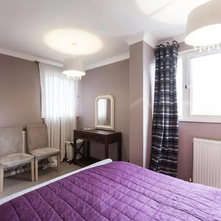 Victoria Two Bedroom Apartment *