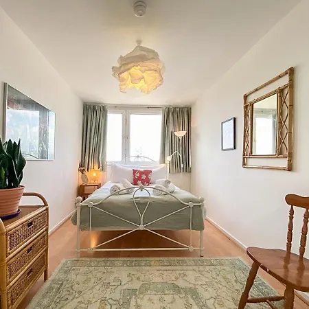 Pass The Keys Spacious 2bedroom Flat With Views In Bridge * لندن