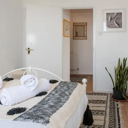 Pass The Keys Spacious 2bedroom Flat With Views In Bridge * لندن