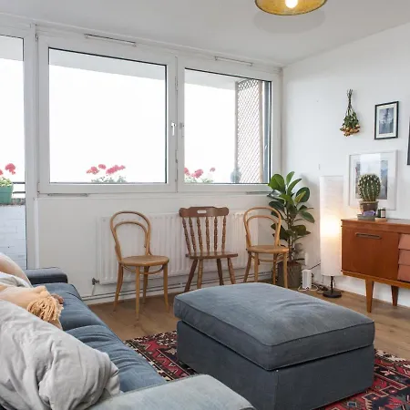 Pass The Keys Spacious 2bedroom Flat With Views In Bridge شقة