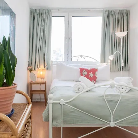 Pass The Keys Spacious 2bedroom Flat With Views In Bridge * لندن