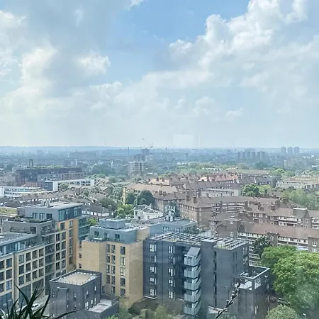 Pass The Keys Spacious 2bedroom Flat With Views In Bridge