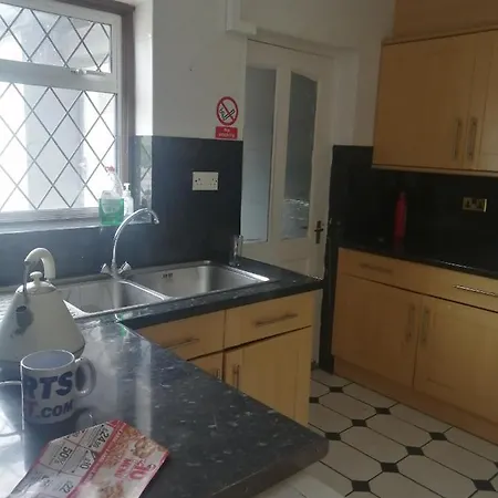 Guest house 23 Crowhurst Way Orpington