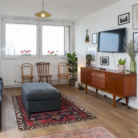 Pass The Keys Spacious 2bedroom Flat With Views In Bridge