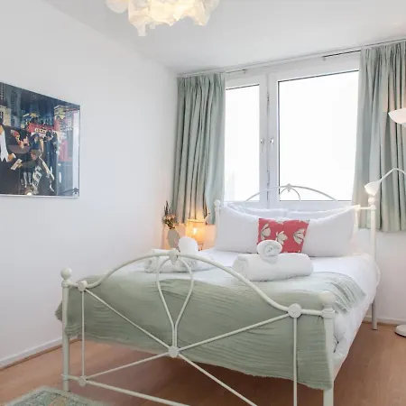 Pass The Keys Spacious 2bedroom Flat With Views In Bridge شقة لندن