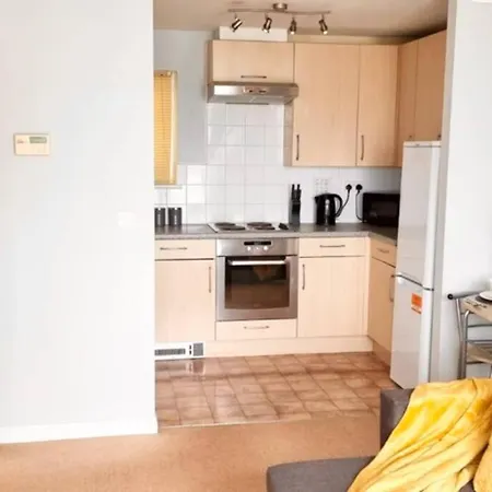 Apartment ⭑ Staywelcome- Stylish Near Heathrow, Skyline Views ⭑ Feltham