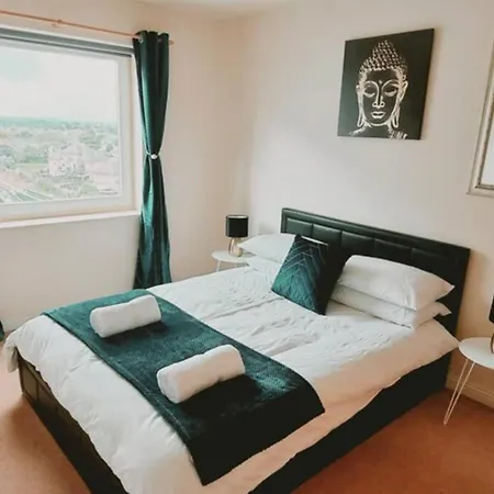 Apartment ⭑ Staywelcome- Stylish Near Heathrow, Skyline Views ⭑ *