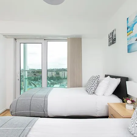 Skyvillion - 3bed Penthouse Near Airport, O2 Arena, Excel Centre With Parking Apartment London