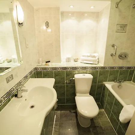Treehouse Hotel 4*