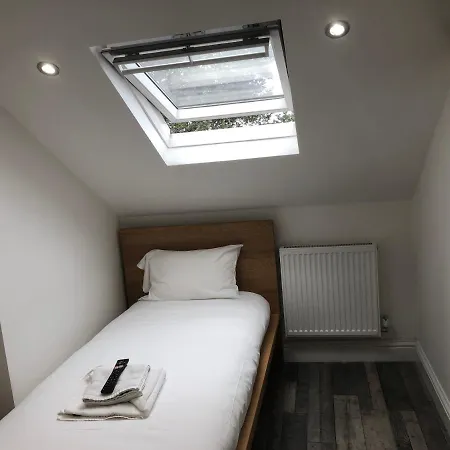 Hotel The Broadway - London Heathrow 2*