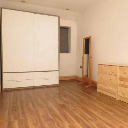 Modern Split Level Flat In Croydon