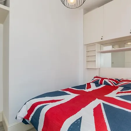 Radio - Covent Garden Apartment *