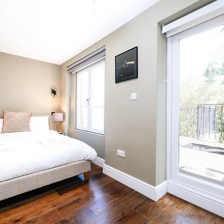 The Knaresborough By Nestor 3* London