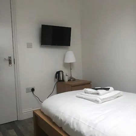 The Broadway - London Heathrow Hotel