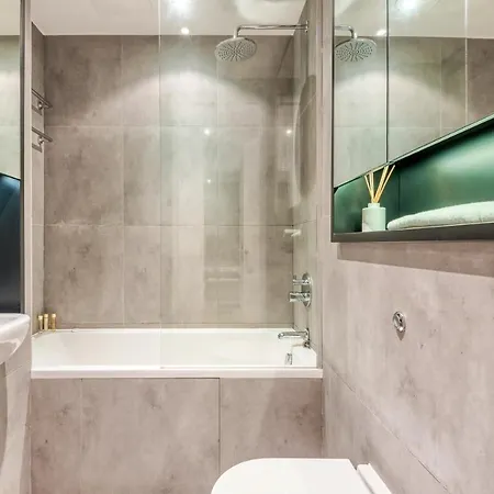 Brand New And Modern Flat In Fulham *