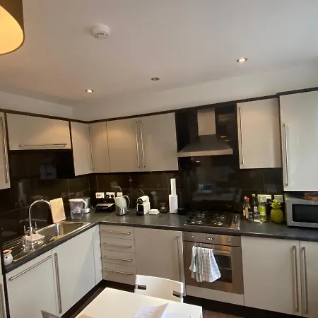 Notting Hill Next Door Bedroom In The Share Flat *
