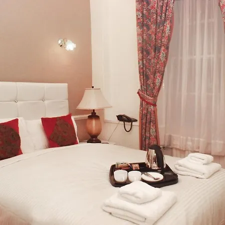 Classic Hyde Park Hotel 2*
